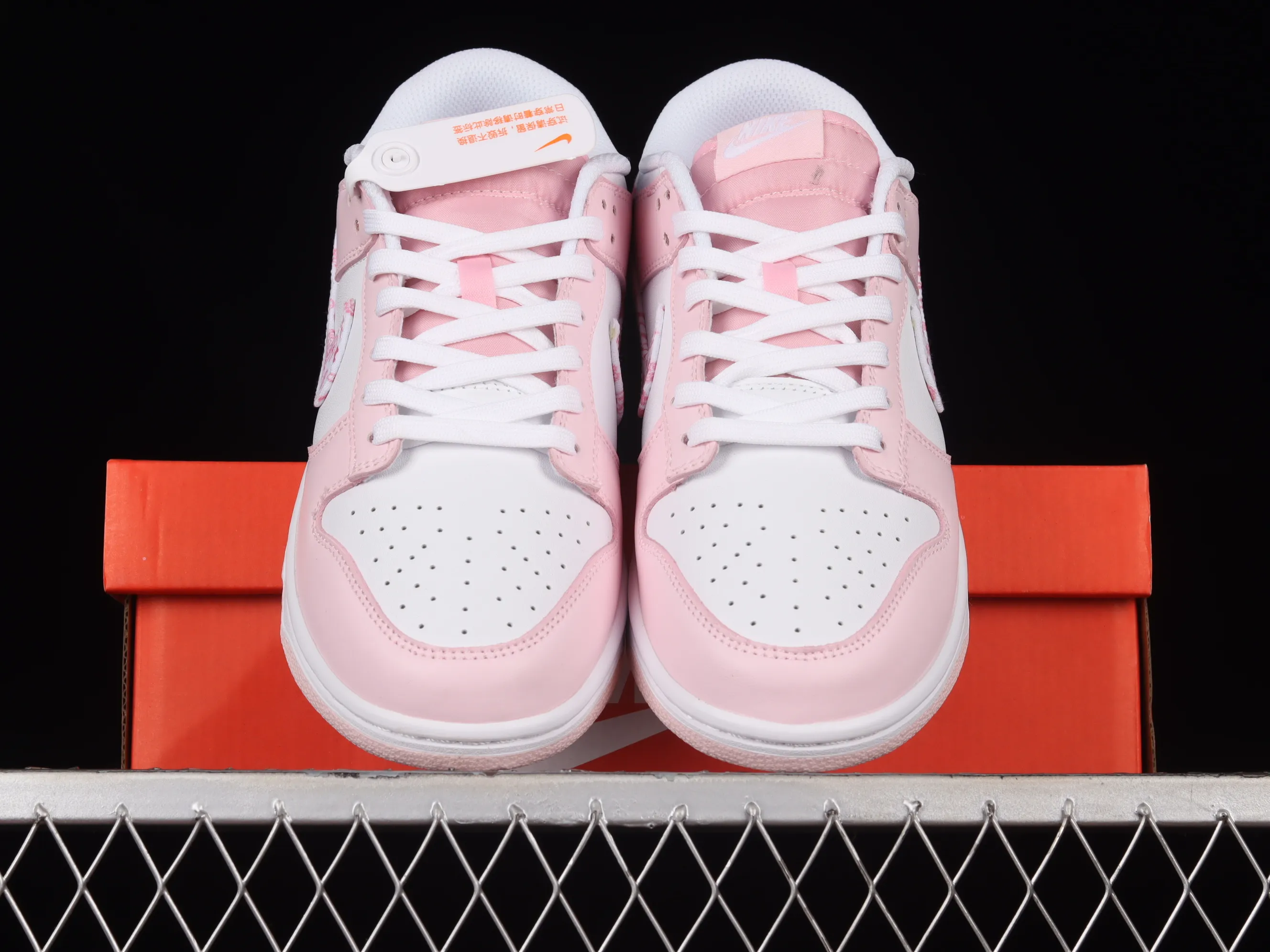 All categories Nk SB Dunk series Nk SB Dunk Low low-top sneakers Nk Dunk Low "Pink Paisley" Sakura pink SB low-top sports and leisure sneakers FD1449-100